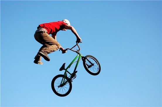 Seguridad en la bicicleta: cómo prevenir lesiones mientras andar en bicicleta