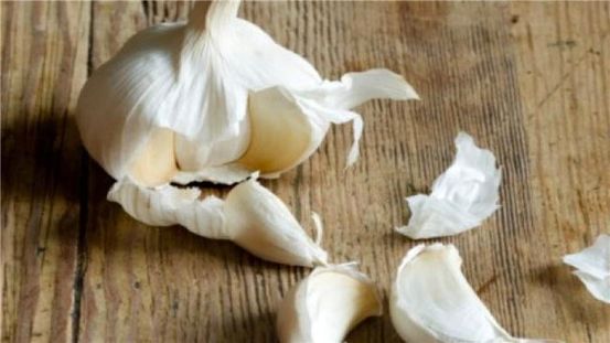 Comment se débarrasser de souffle à l'ail et l'oignon: 8 Conseils