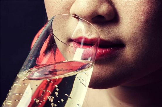 Rượu Tăng nguy cơ ung thư vú ở phụ nữ trẻ
